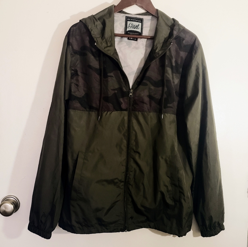 Giant Unisex Camo Hooded Jacket Size M